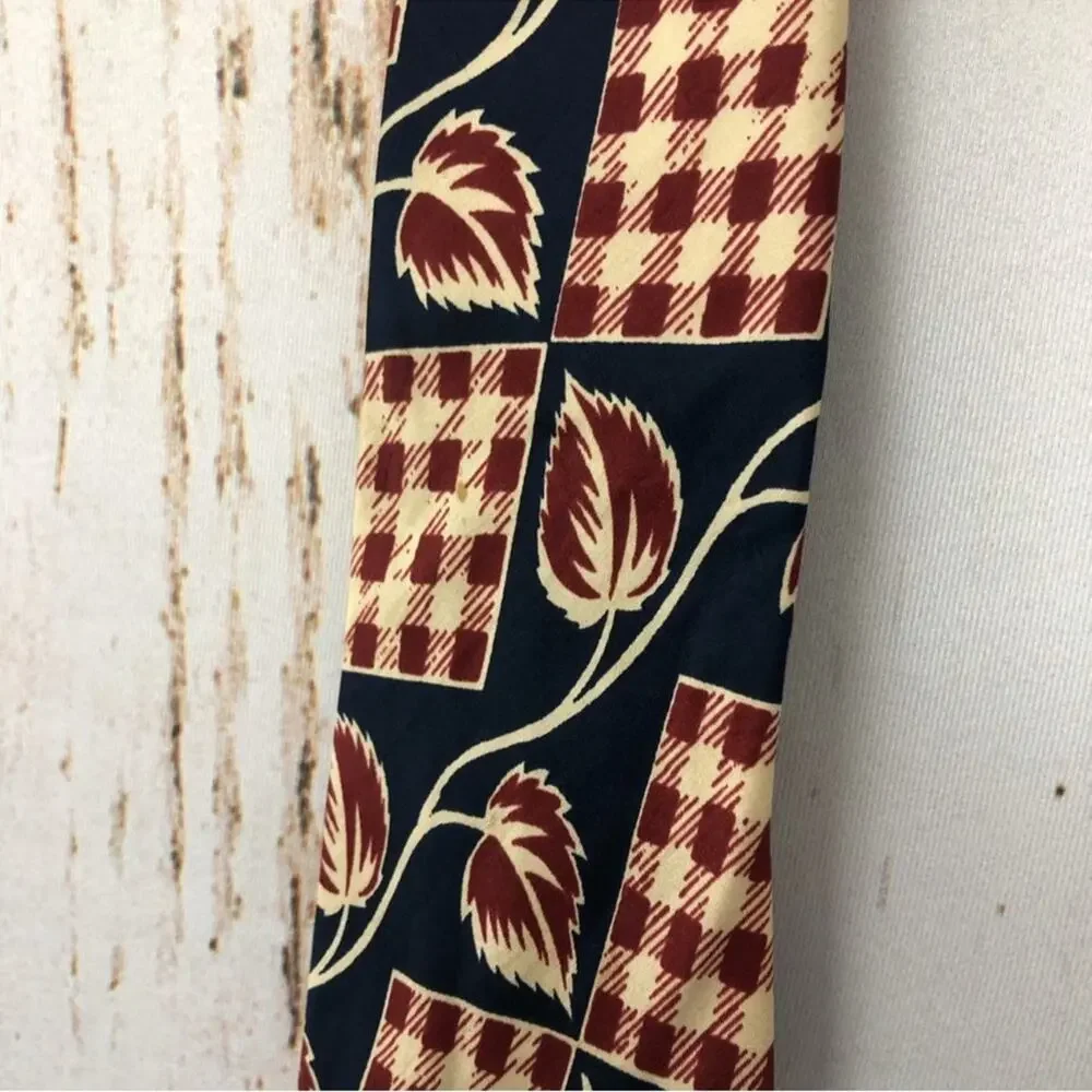 Bowen’s vintage tie
